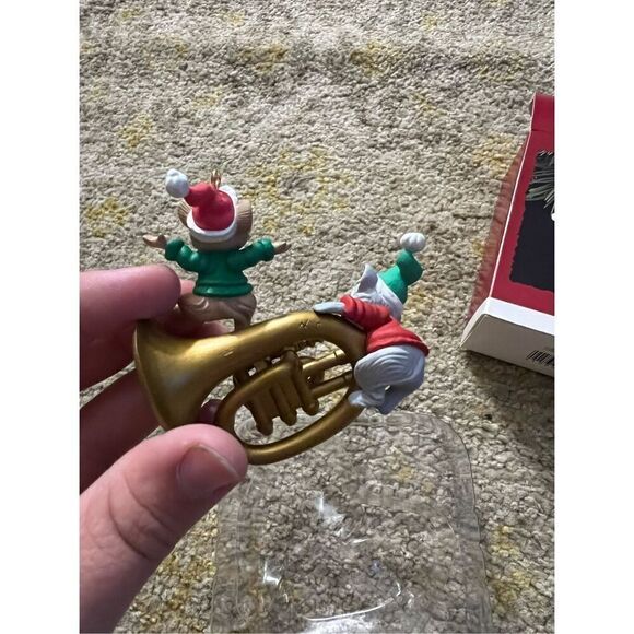 Hallmark A Little Song And Dance Ornament 1996 - Picture 7 of 8